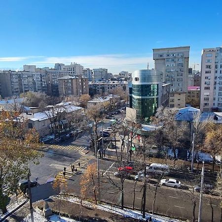 Apartamento Flat In Central Bishkek Exterior foto