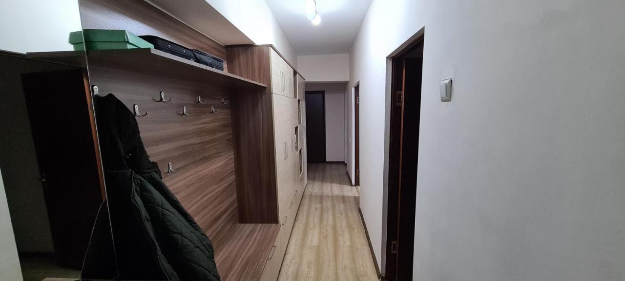 Apartamento Flat In Central Bishkek Exterior foto