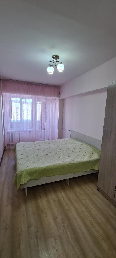 Apartamento Flat In Central Bishkek Exterior foto